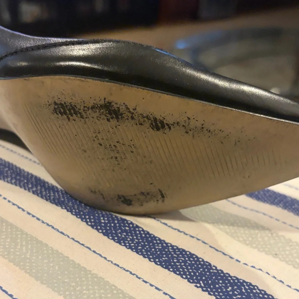 Elegant Talbots Black Leather Women's Pumps - Picture 3 of 12